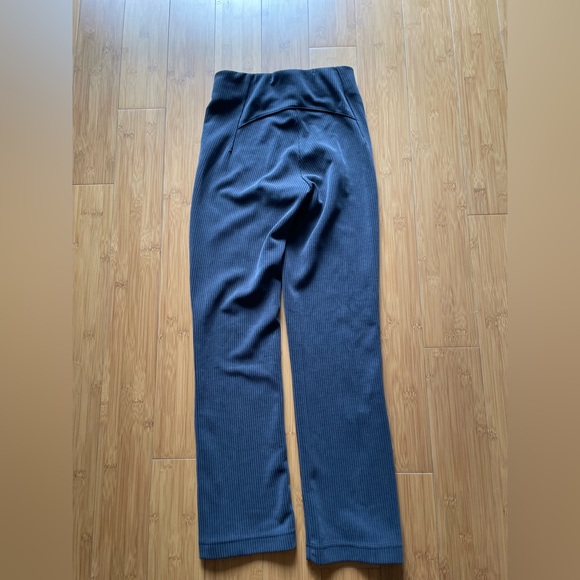 NWOT Lululemon Ribbed Softstreme Zip-Leg High-Rise Cropped Pants 25"
Black - Picture 7 of 7